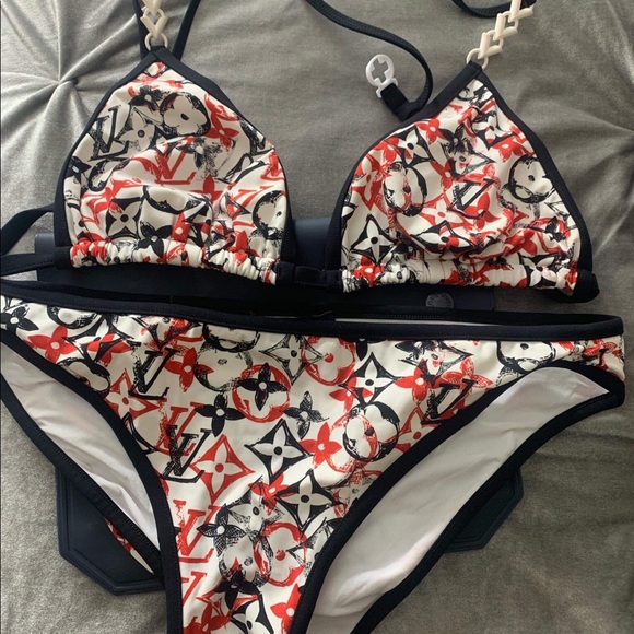 Meet your Posher, Gabriela - Picture 1 of 1